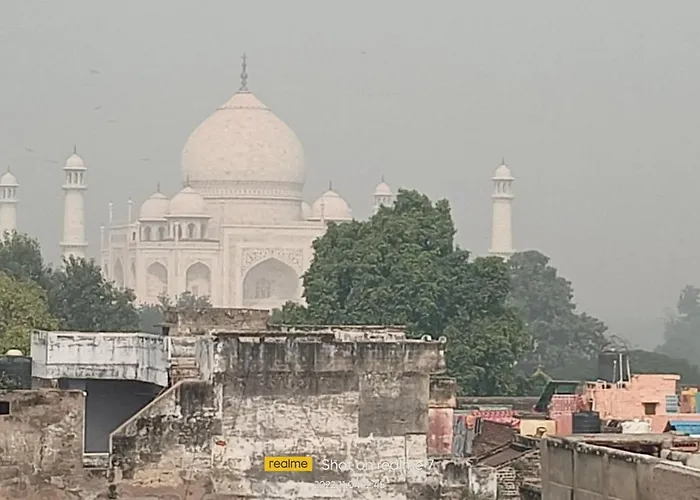 Agra (Uttar Pradesh) hotels near Taj Mahal